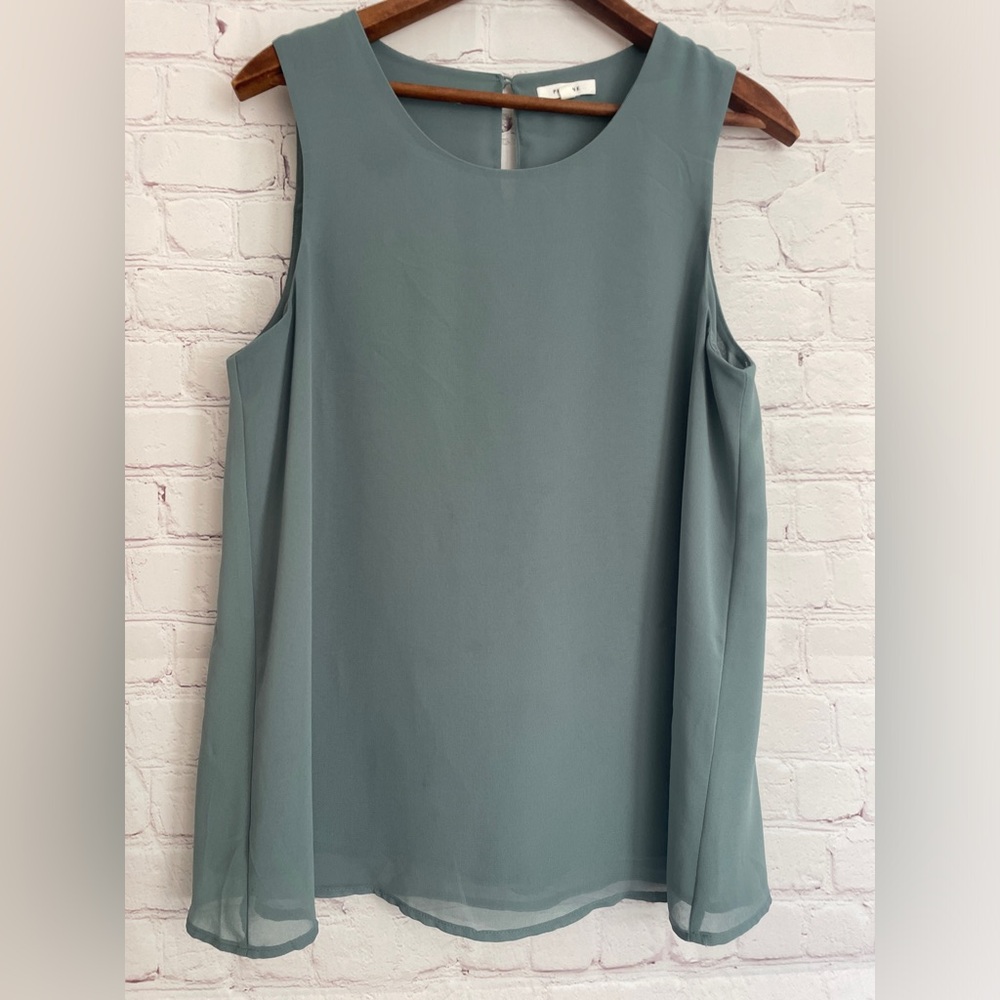 Sage shear fully lined flowy sleeveless blouse Women’s Medium